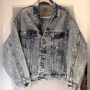 Vintage 80s acid wash Levi Strauss denim trucker jacket